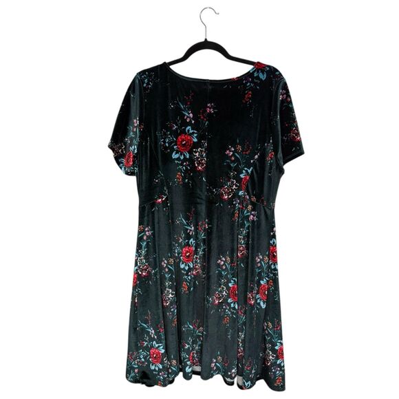 Torrid Women’s 1X Mini Velvet Skater Dress Green Floral V-Neck A-Line Winter - Picture 6 of 8